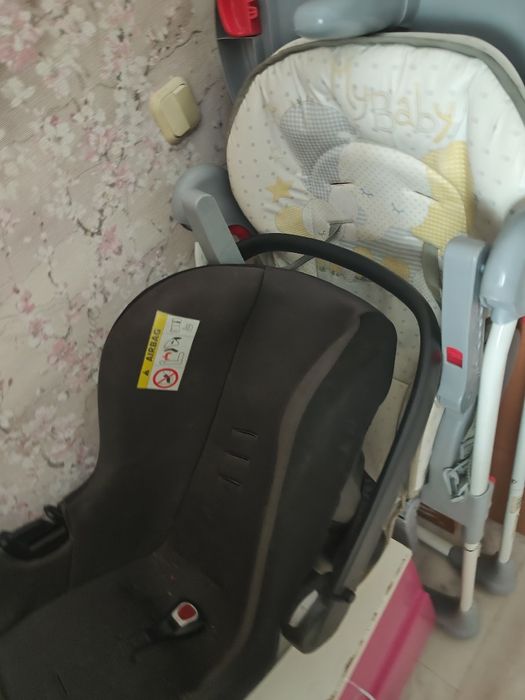 Отдам бесплатно автолюльку и стул для кормления
