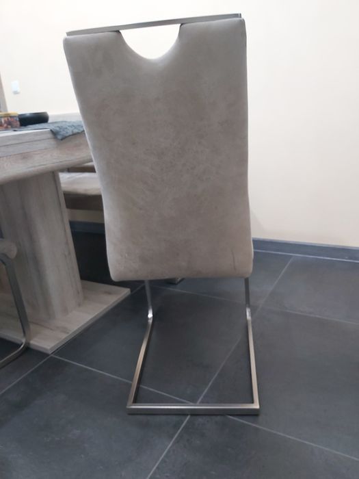 Vând scaune si banca pentru masa bucatarie.