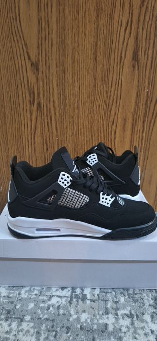 Jordan 4 White Thunder