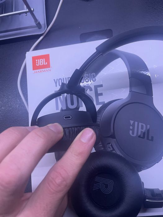 Слушалки JBL tune 670nc