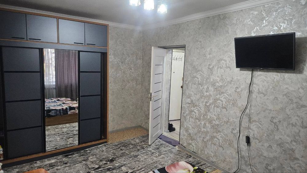 Чиланзар 5. Кирпич . Продается 1 комнатная квартира Срочно.