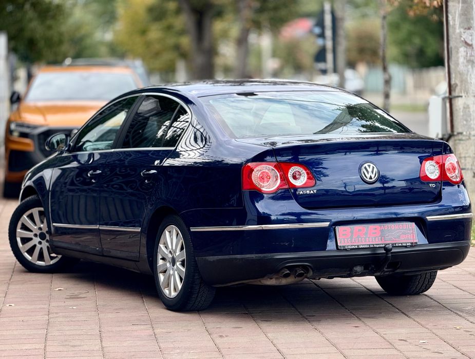 • Volkswagen Passat 2007 / 2.0 Diesel / Berlina / Parc Auto /  RATE •