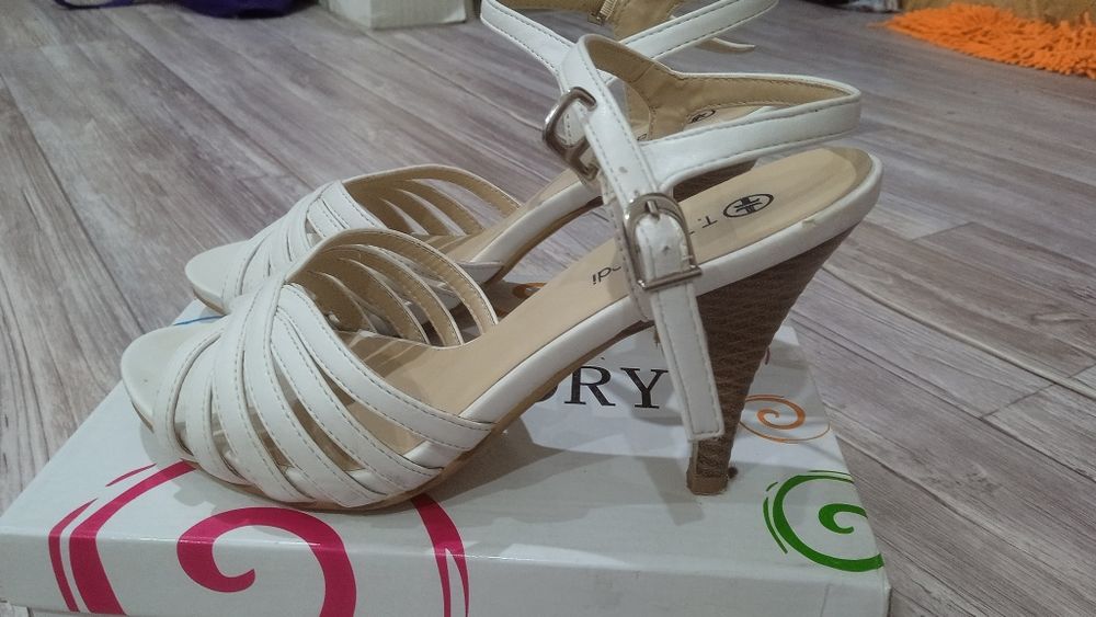 Продам босоножки дёшево