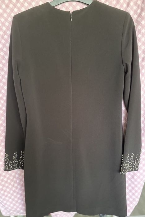 Черна рокля с дълъг ръкав