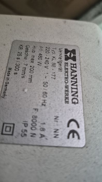 Продавам 2броя масажни легла