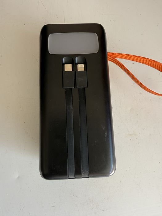 Baterie externa / powerbank 50.000mAh cabluri afisaj lanterna maner