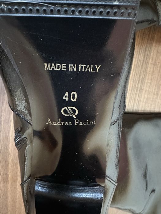 Сапоги лаковые высокие