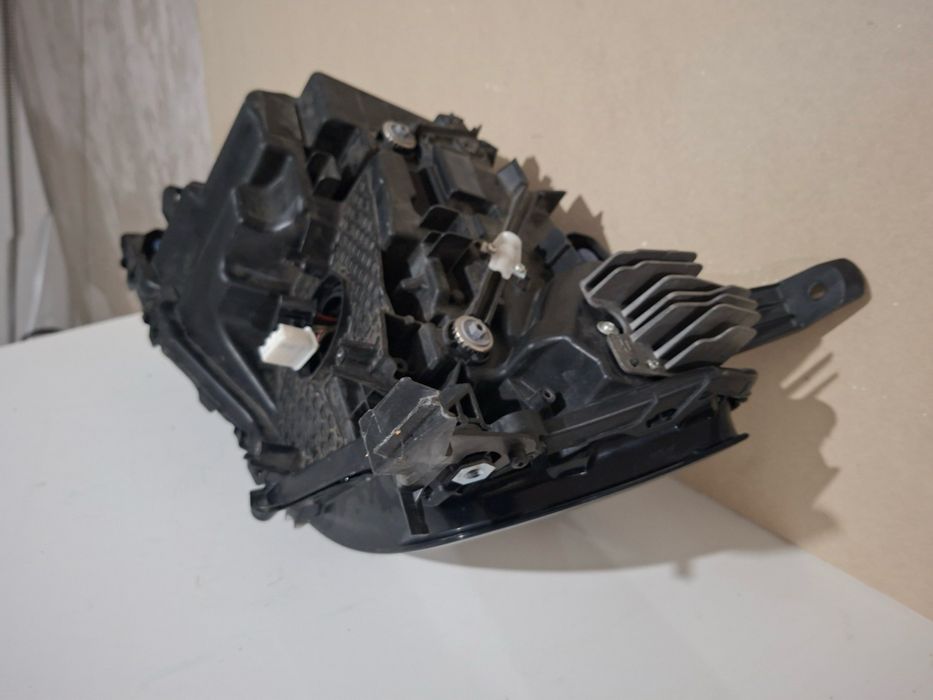 Десен фар Toyota Land Cruiser 300 LED Black