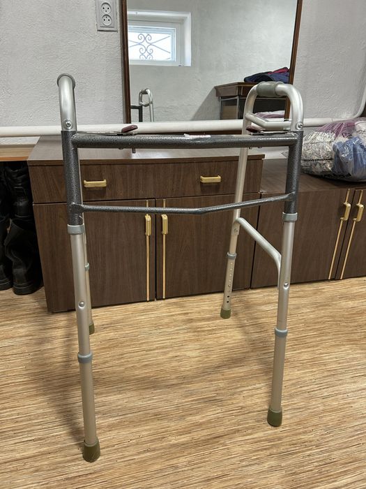 Продам ходунки для взрослых