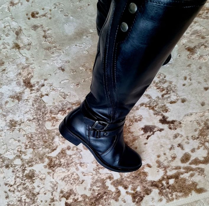 Cizme de piele inalte