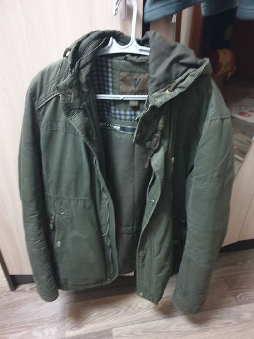 Продам демисезонную мужскую куртку