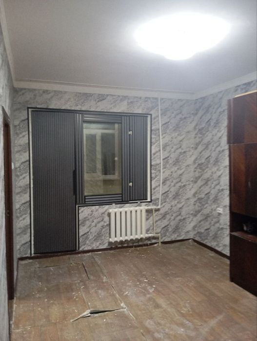 Мирабадский район. Массив куйлюк 2. 2-х комн. 1-й этаж.