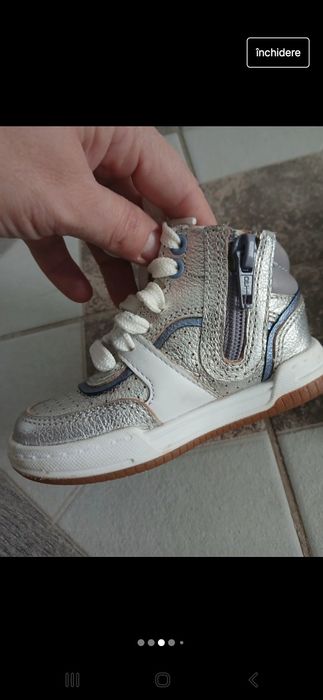 Vând ghetuțe fetite