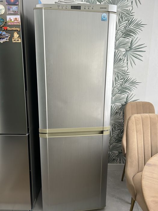 Продам холодильник в хорошем состоянии. Работает нормально.