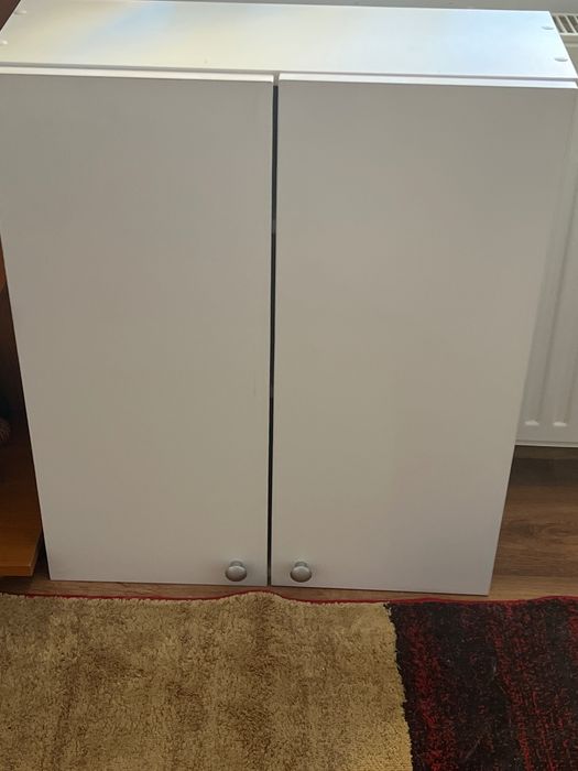 Vand dulapior baie aproape nou