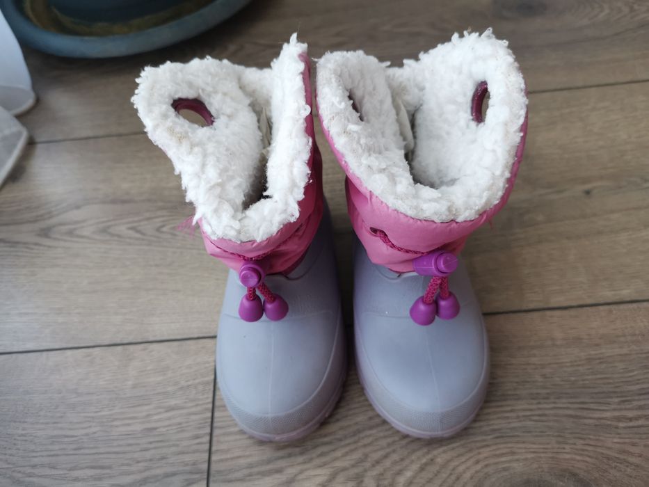 Ghetuțe fetite de iarnă și zăpadă