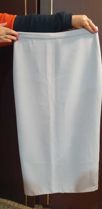Fusta eleganta de lungime medie