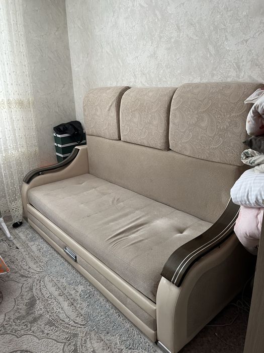 Раскладной диван с ящиком для белья