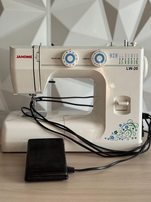 Швейная машинка Janome