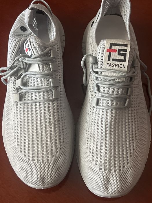 Продам кросовки дыщащие