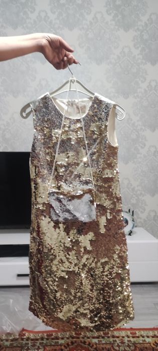 Платье с поетками,нарядное