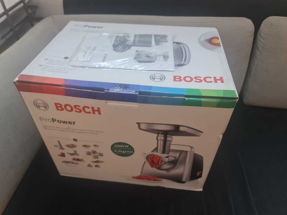 Masina de tocat carne BOSCH ProPower MFW68660