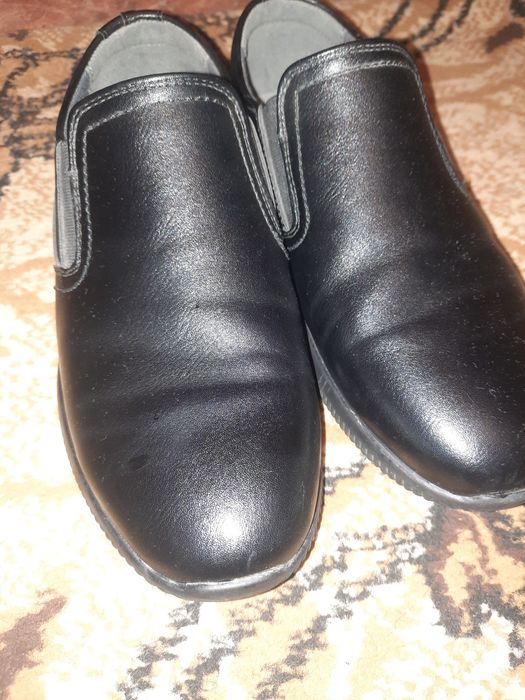 Продаются туфли для мальчика кожаные