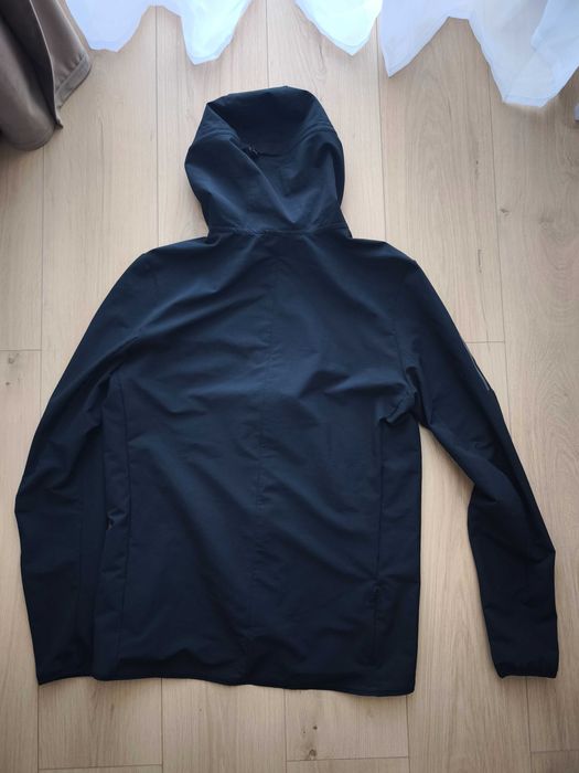 Adidas Jachetă de alergare hidrofugă cu glugă  M  Negru