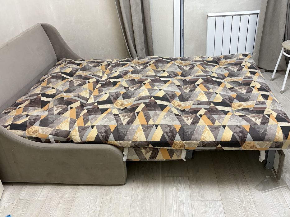 Кровать.б/у железный .