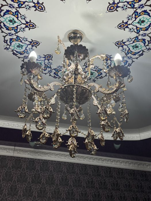 Люстра разные, цены тоже разные