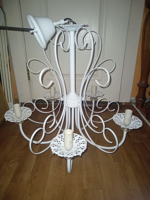 Роскошная люстра на пять лампочек