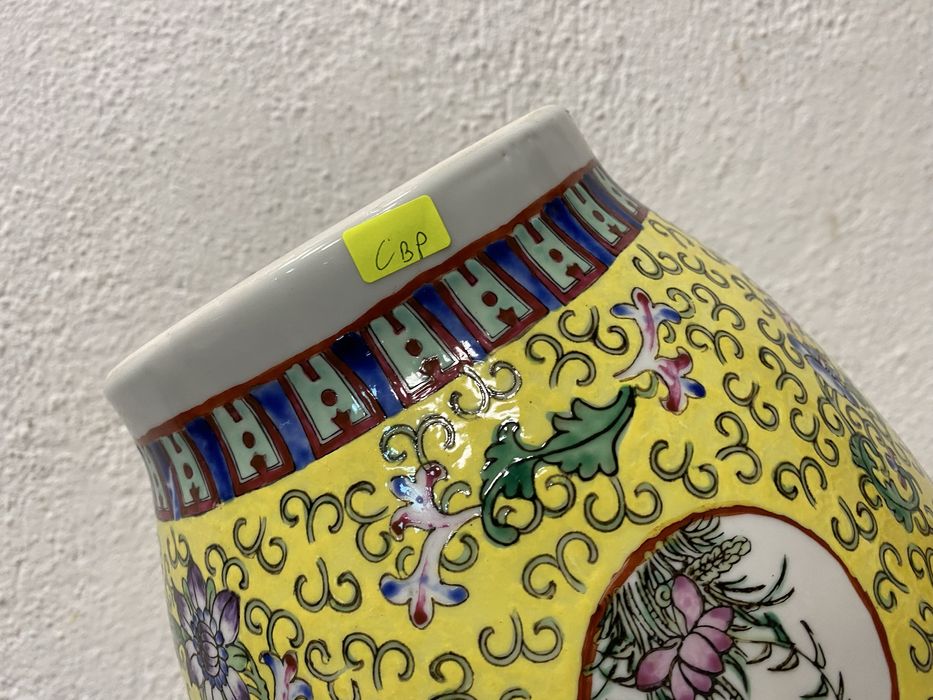 Голяма китайска ваза от порцелан