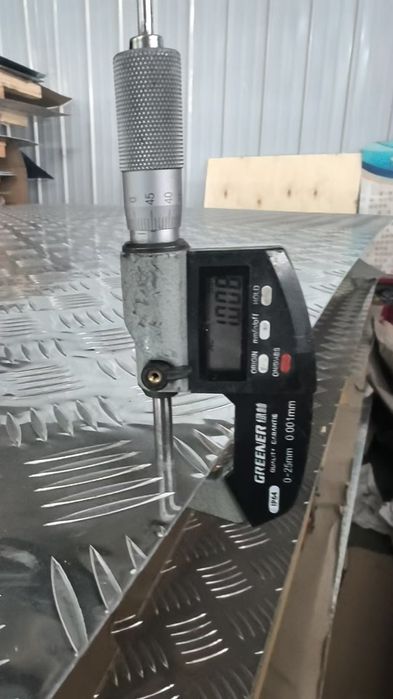 Алюминиевый рифленый лист 1 мм
Возможна отправка в р