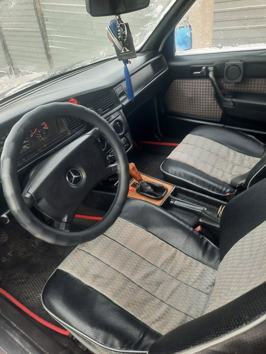 Продам мерседеса 190 в нормальном  состоянии