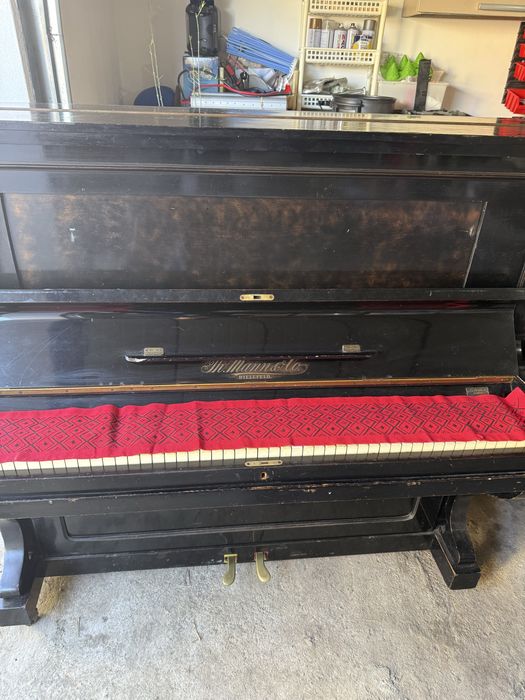 Pianină foarte veche