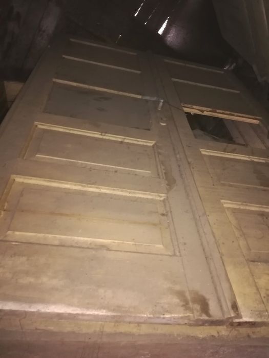 Usi și ferestre din lemn