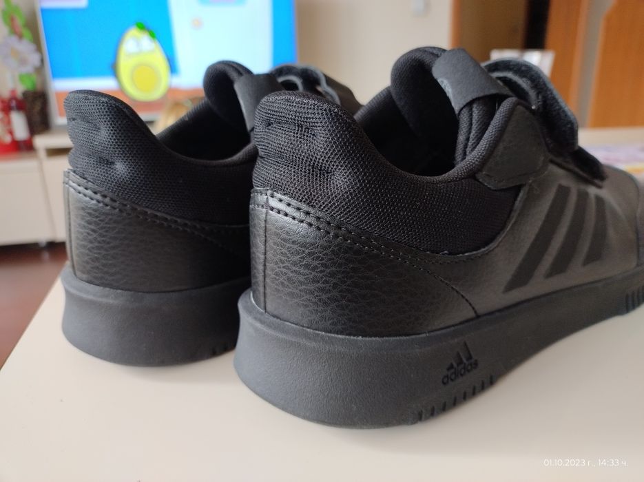 Маратонки Адидас Нови