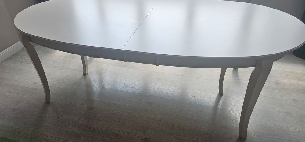 Продам стол для гостинной