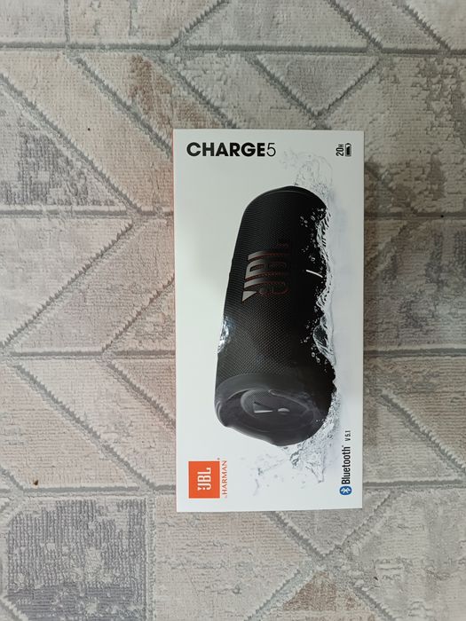 Продам колонку JBL charge5
