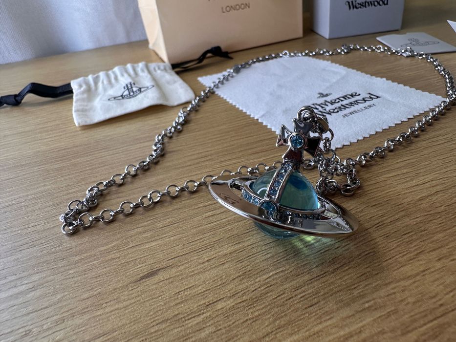 Colier Vivienne Westwood ”world’s end orb”bilă turcoaz, argintiu mediu