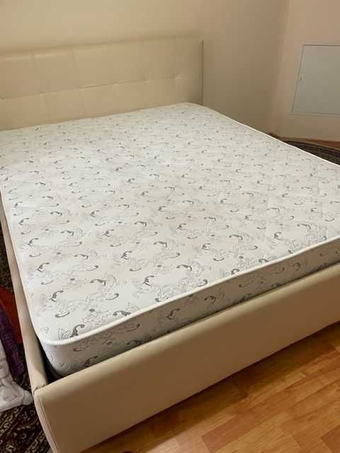 Двухспальная кровать