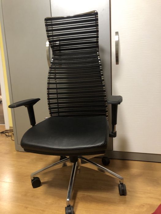 Модерен офис стол