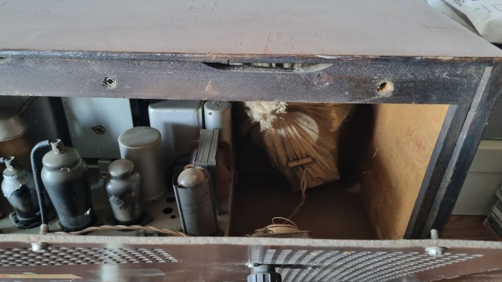 Стар радио приемник