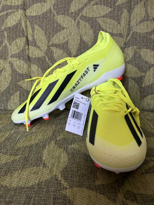 Нови футболни обувки Adidas X Crazyfast League.