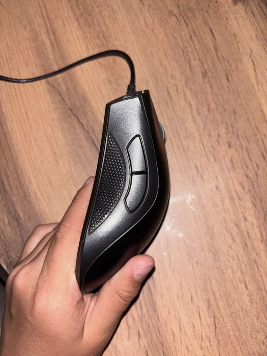 Продам мышку Razer deathadder essential