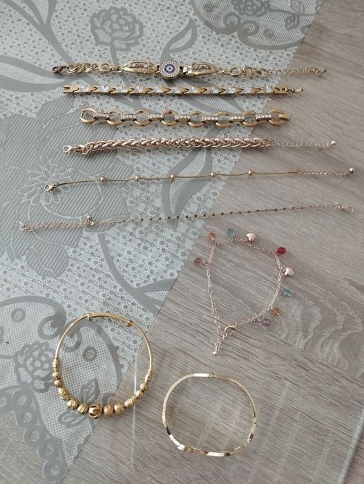 Бижута,гривни някои  от тях са   гривни за глезен