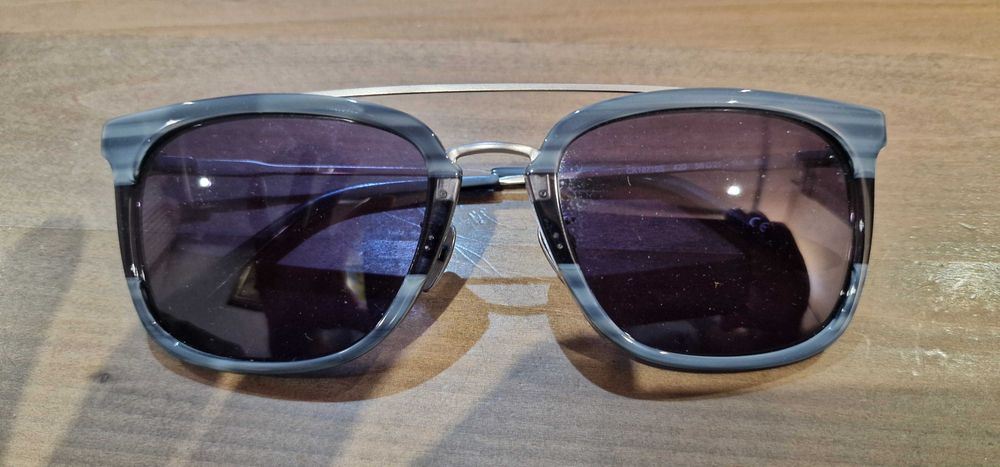 Продавам слънчеви очила Calvin Klein