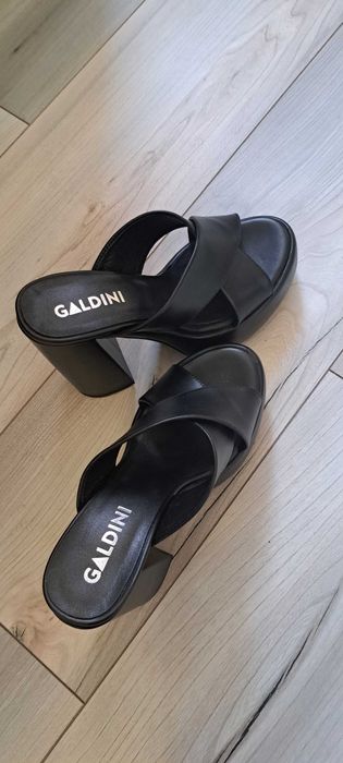 Galdini - елегантни черни дамски чехли от естествена кожа