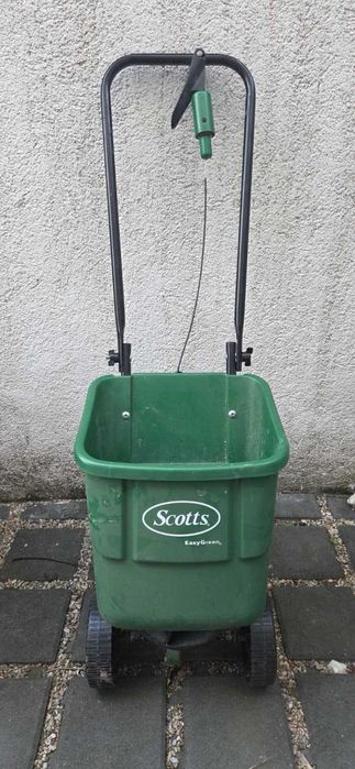 Aplicator seminte si ingrasaminte gazon Scotts EasyGreen