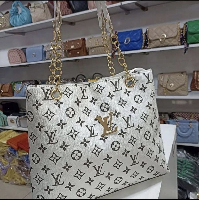 Poșete dama LV în stoc